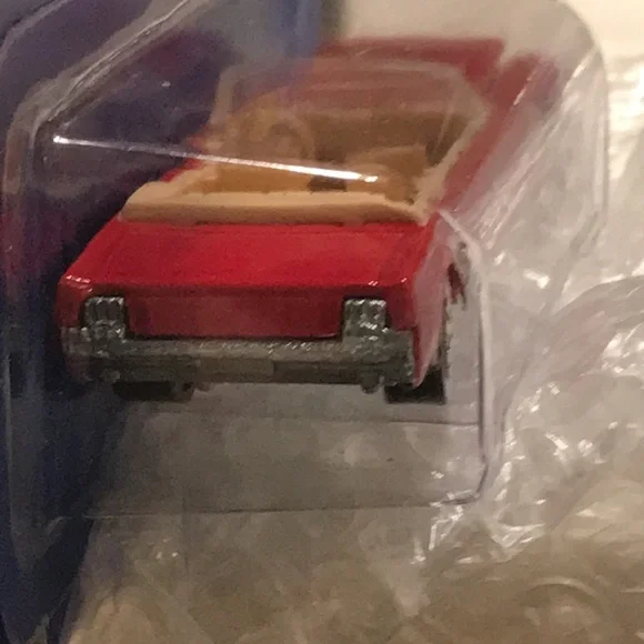 HotWheels Mint condition white walls 1965 convertible Ford mustang made in 1991 - Picture 3 of 5